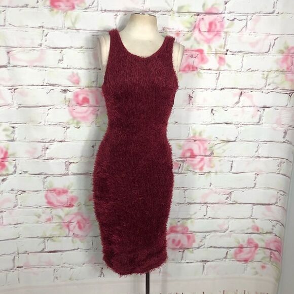 Velvet torch sleeveless red furry sweater dress - Picture 3 of 11